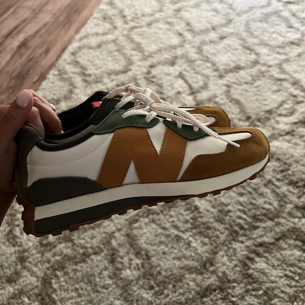 New Balance 327